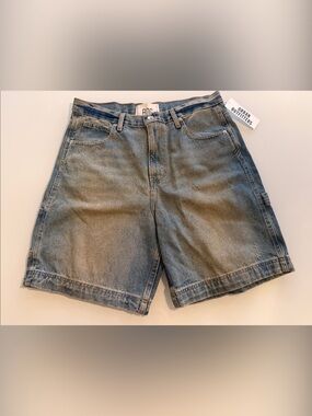 BDG Light Wash Denim Shorts - size 32